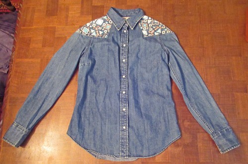 Women’s Levis Aztec Indian L/S flip-cuff snap-front Western shirt size SMALL - Picture 4 of 7