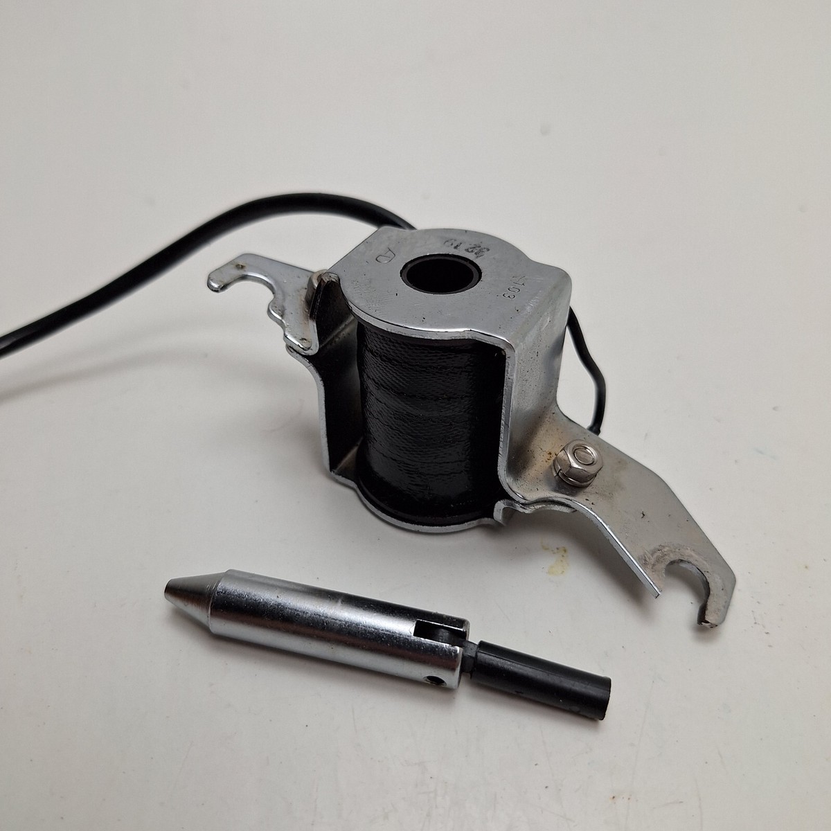 Suzuki DT55 Outboard Motor Choke Solenoid & Plunger Assembly OEM