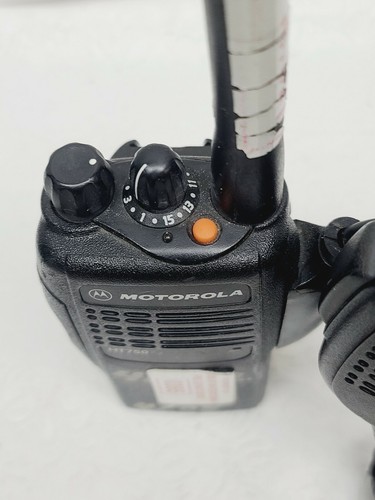 MOTOROLA HT750 LOW BAND RADIO AAH25CEC9AA3AN 29-50MHz - Picture 2 of 6