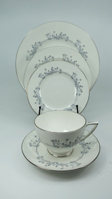 Minton China pattern S693 service for 8 w/ veg. serving dish
