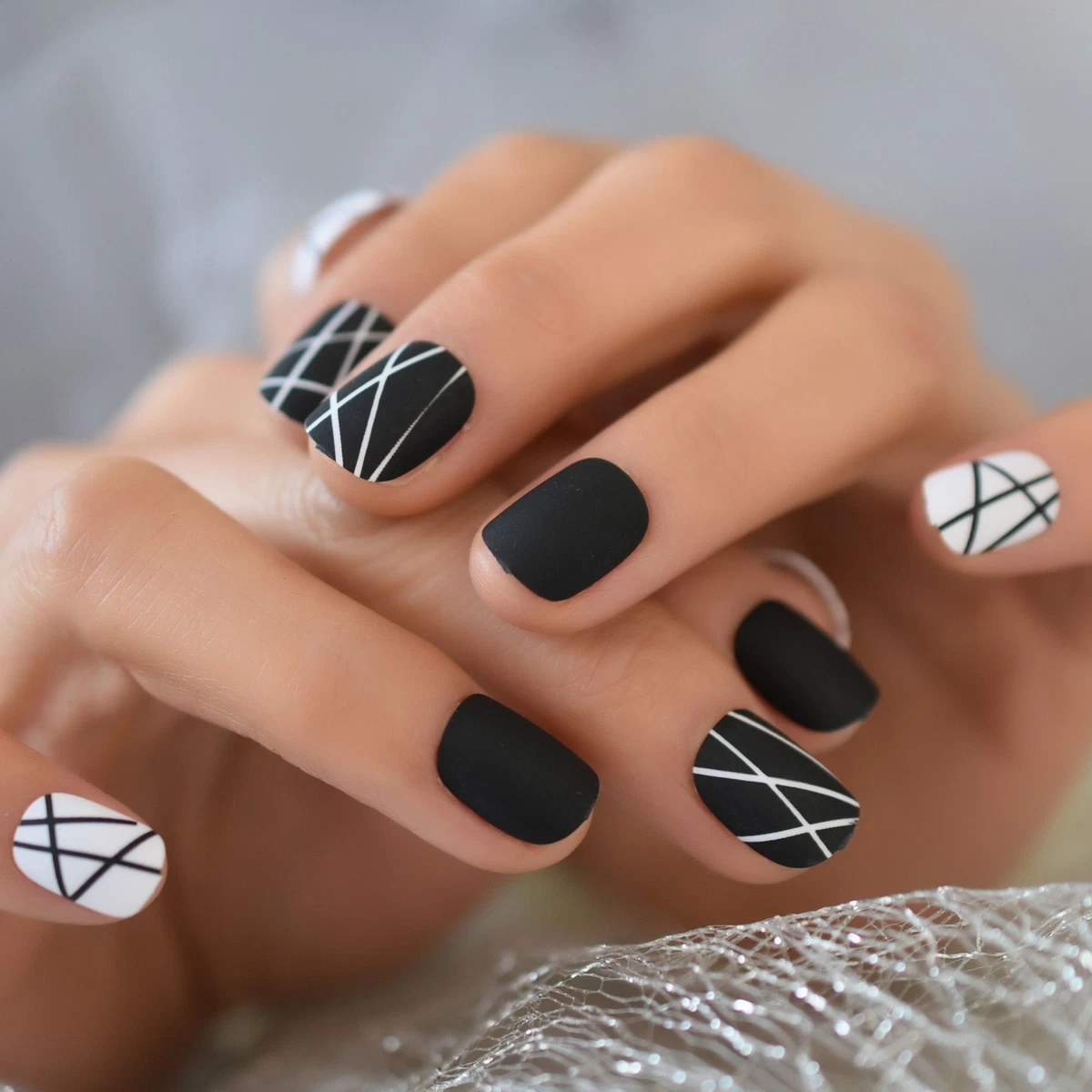 Round clearance nails design