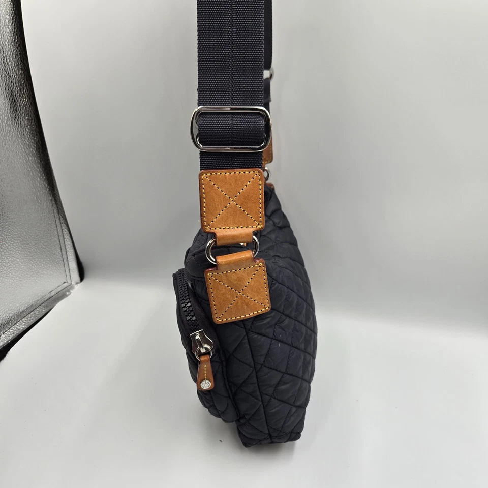 Bolso Bandolera Pequeño MZ Wallace Acolchado Azul Marino 9 X 6 X 3 Foto 2 de 4