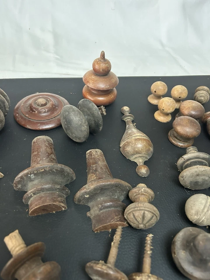 CLOCK PARTS -33 X VARIOUS WOODEN ANTIQUE CLOCK FINIALS ETC - Image 3 of 4