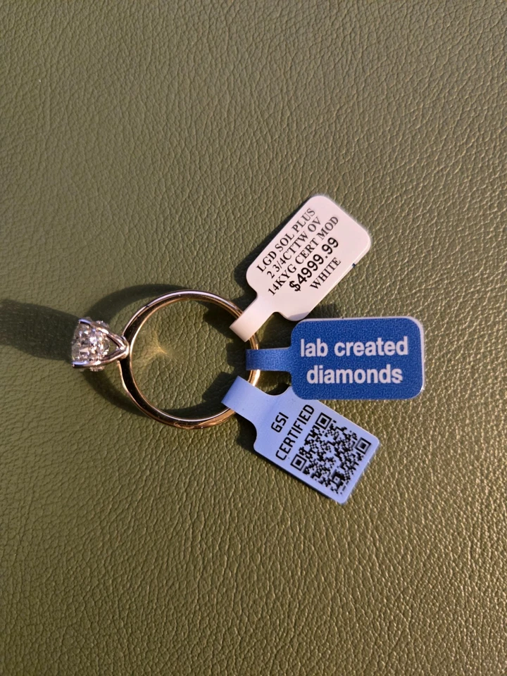 2-3/4 CT. T.W. Anillo de compromiso solitario de diamantes cultivados en laboratorio certificado ovalado en 14 k Foto 4 de 4