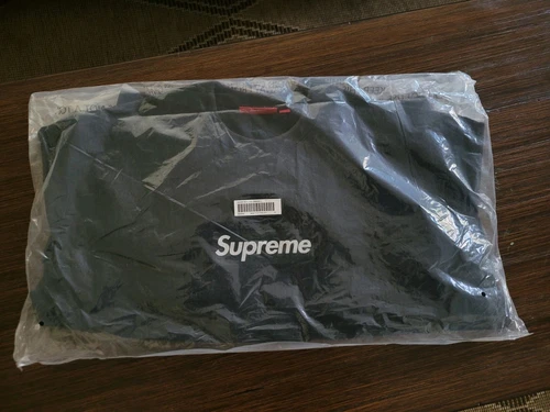 Logo Supreme boîte lavée col rond noir moyen à la main authentique
