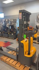 APOLLOLIFT Used Electric Stacker 98" Fixed Legs Stacker 2640lb Warehouse Stacker