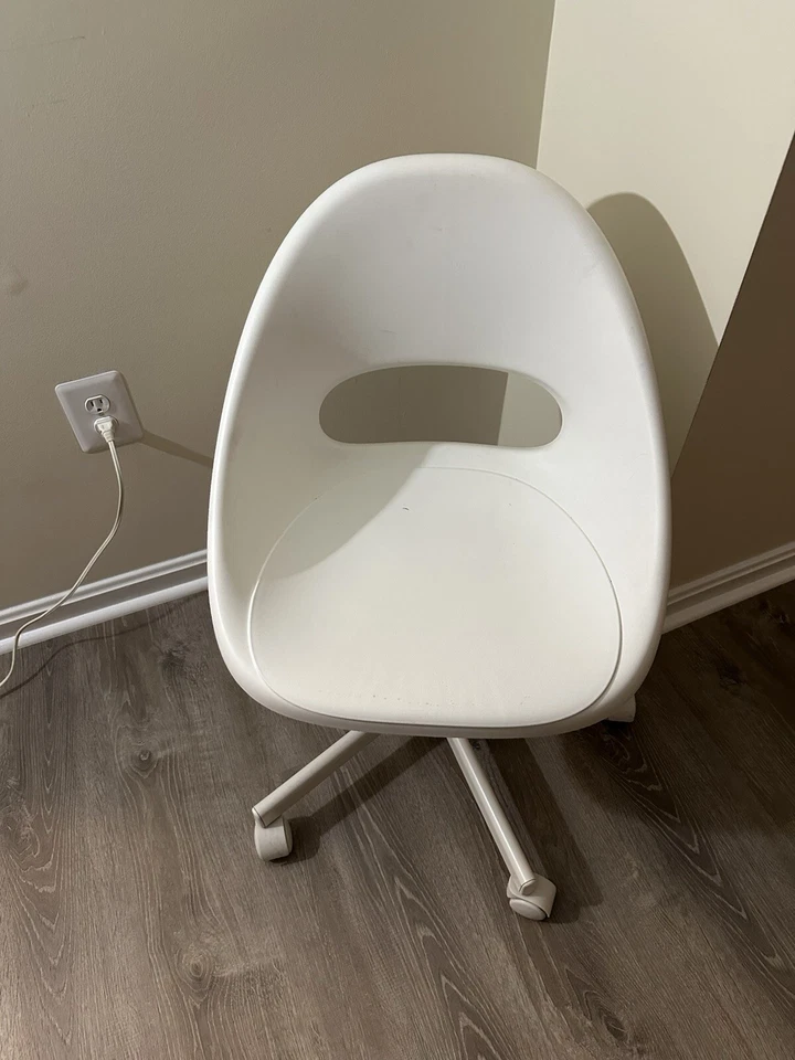 Silla giratoria Ikea Lobergt Malskar con cojín de asiento Pynten rojo Foto 2 de 4