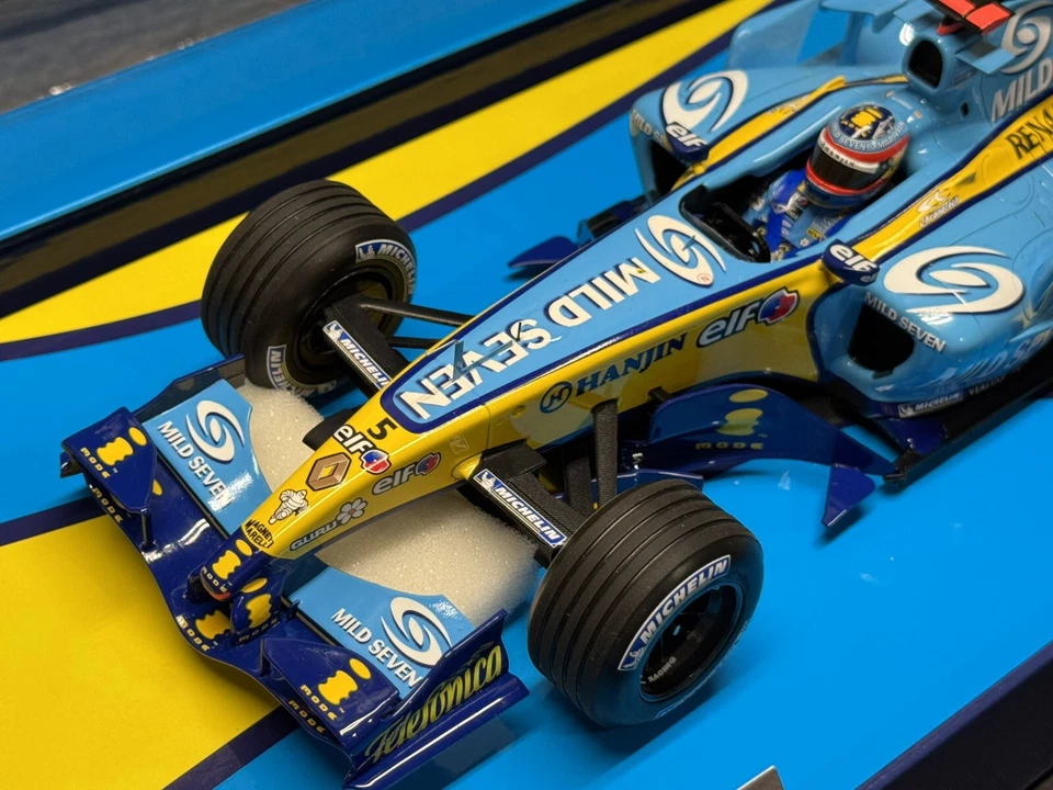 Renault R25 Fernando Alonso Italian GP Winner Ltd. Ed. Box Set 1/18 Minichamps - Image 2 of 4
