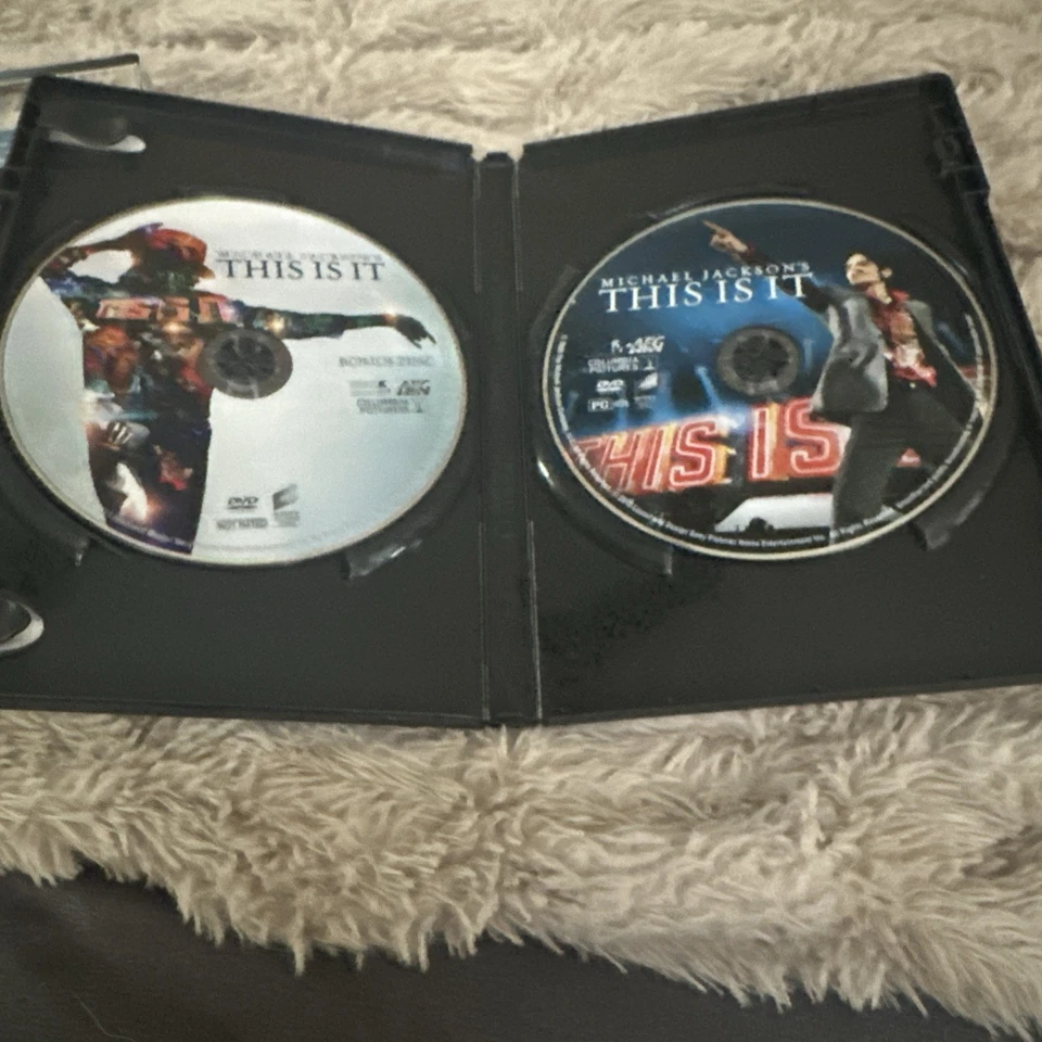 Micheal Jackson's This Is It  Exclusive Limited Edition 2 Disc Dvd - Image 4 of 4