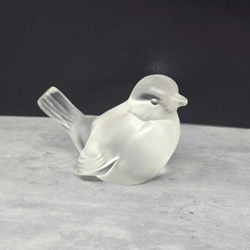 Vtg Fenton Art Glass Frosted Satin Bird Sparrow Figurine Paperweight Birds