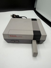 Nintendo NES Classic Mini Console CLV-001 &ndash; Used &ndash; 1 Wireless Controller