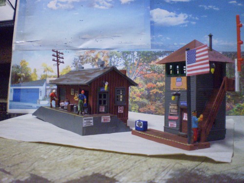 HO scale building lot of Switch tower/ freight station Plasticville Diorama UP - Picture 2 of 9