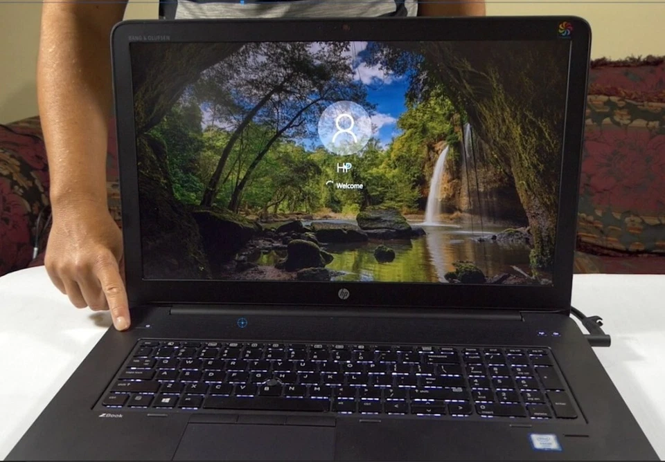 HP ZBook 17 G3 DREAMCOLOR Xeon-Quad 6TB (NVMe + SSD) 64GB 17.3" 4K M5000M 8GB - Image 3 of 4