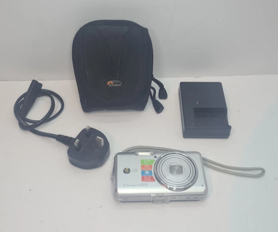 General Imaging GE E1235 12.1MP Digital Camera Fully Working With LoPro Case - Image 2 of 4