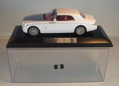 IXO 1/43 Rolls Royce Phantom Coupe weiß in Plexi Box #6323