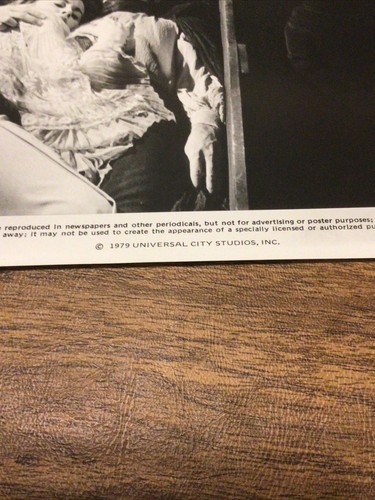(2) Original 1979 Dracula Movie Promotional photo Stills 8x10in RARE!!! - Picture 5 of 5