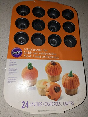 NEW - WILTON 24 CAVITIES HALLOWEEN MINI PUMPKIN CUPCAKE PAN