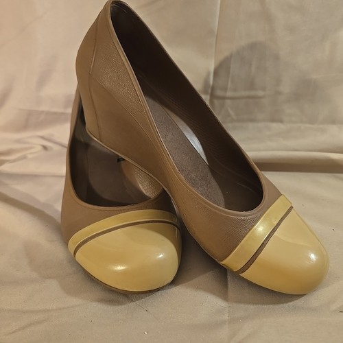 Crocs Women's Brown Rubber Wedge Heel Pumps Taupe Cap Toe Slip On Size 6W - Picture 1 of 16