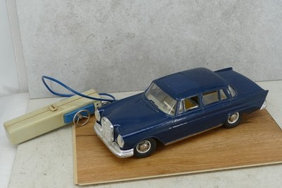 GAMA MERCEDES Heckflosse 60er Spielzeug AUTO Modellauto Vintage ferngesteuert