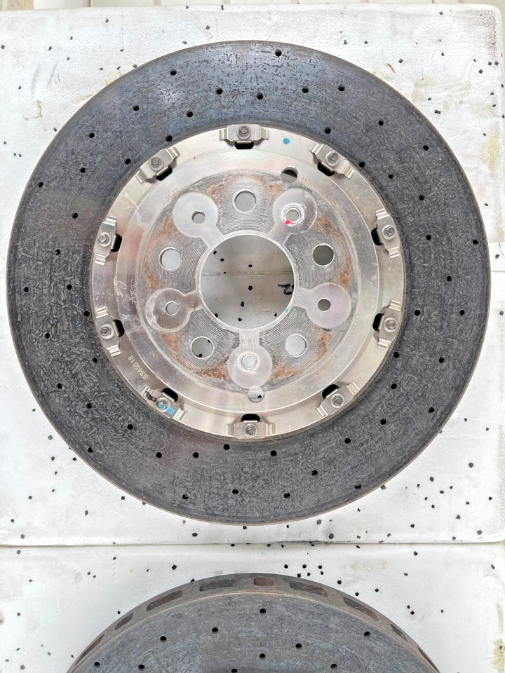 Disco de freno trasero Ferrari F12 Berlinetta rotor cerámico de carbono (PAR) LR y RR Foto 2 de 4