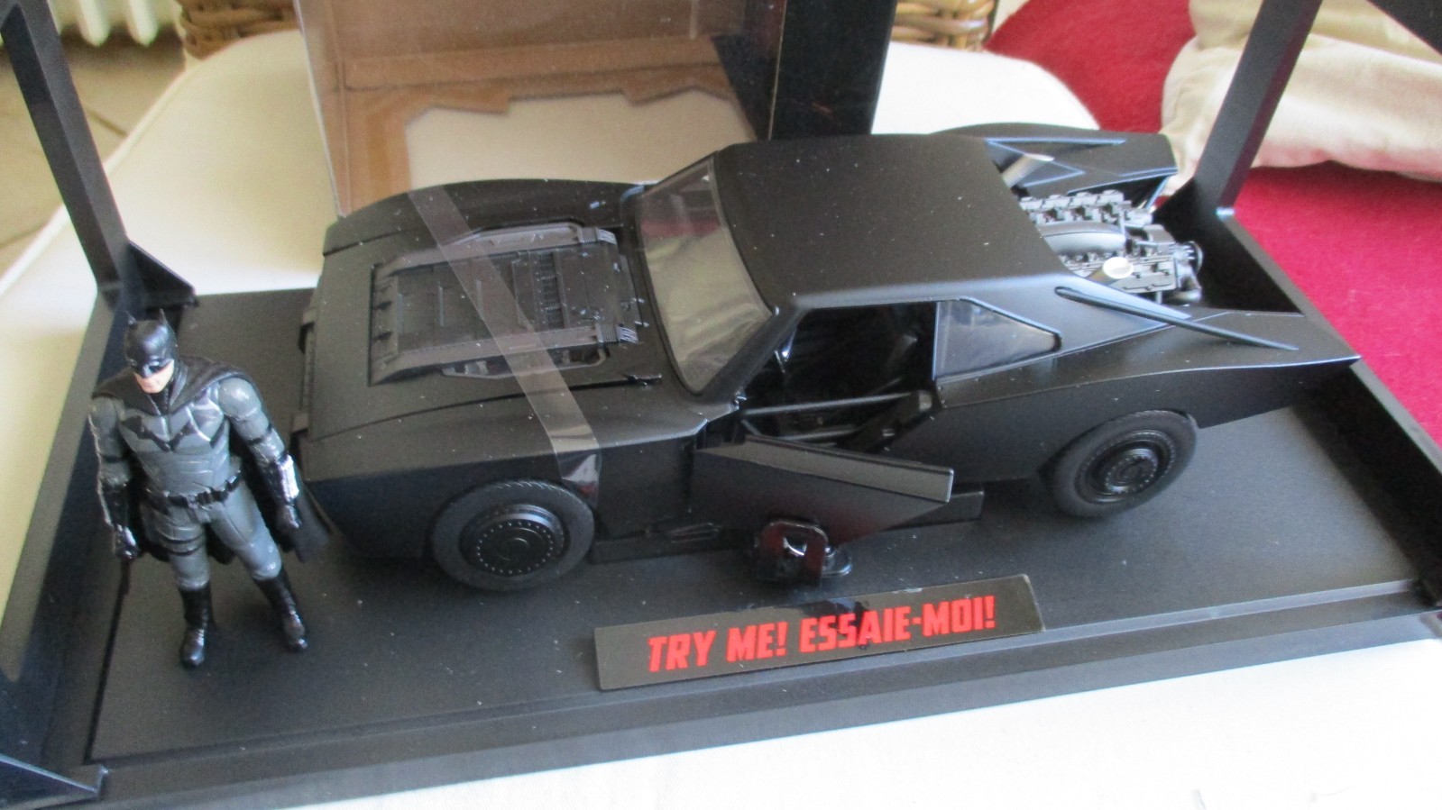 Miniature 1:18 Jada Toys Batmobile Batman with Figure matt black + Lights
