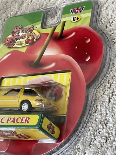Motor Max Fresh Cherries 1978 AMC Pacer Hatchback 2-Door Yellow 1:64 - Picture 3 of 14
