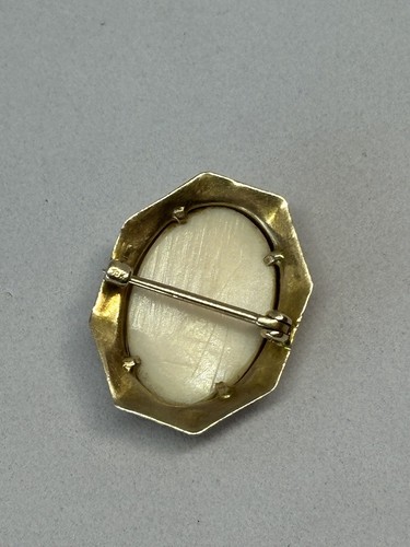 Spilla vittoriana oro 10 kt conchiglia intagliata cammeo cornice incisa vintage antica - Foto 4 di 23