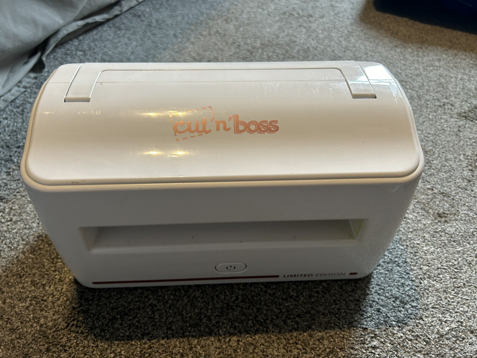 CRAFTWELL CUT N BOSS LIMITED EDITION FULLY AUTOMATIC EMBOSSER & DIE