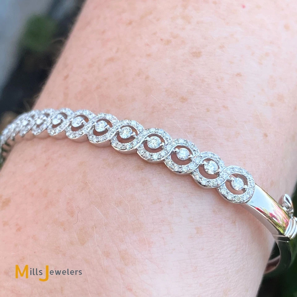 "Brazalete La Bell de oro blanco de 14 quilates con cierre de bisagras de diamantes de 1,14 quilates 6,5""" Foto 2 de 4