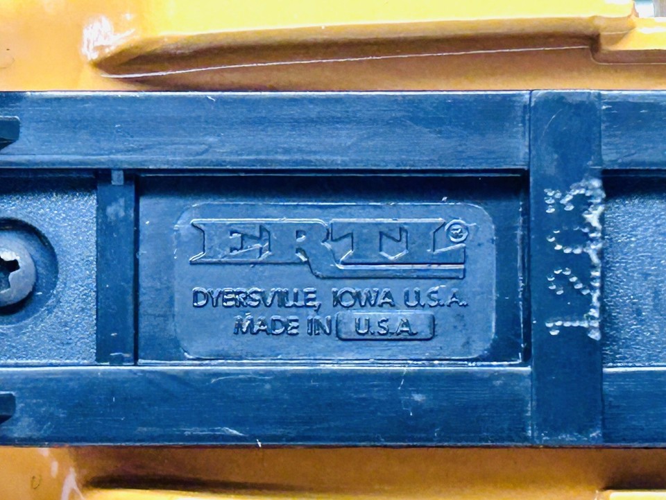 ERTL 1931 HAWKEYE CATERPILLAR CAT PARTS DELIVERY TRUCK BANK FARM TOY