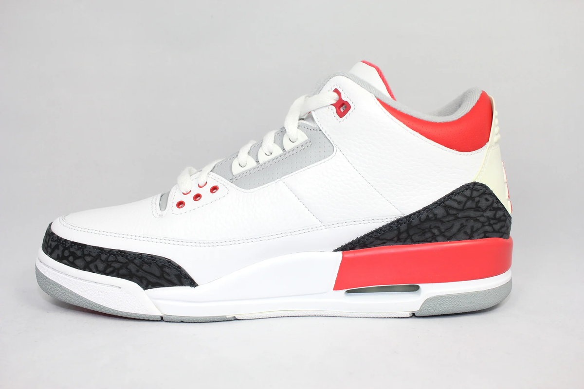 Air Jordan 3 Retro 'Fire Red' 2007 SKU 136064 161 - Authentic