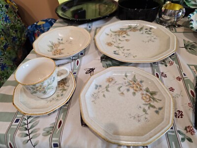 MIKASA AVANTE NAPOLI 5 PIECE PLACE SETTING(S)