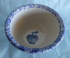 Folk craft sponge 6 inch mixing bowl by Tienshaw-with apple motif