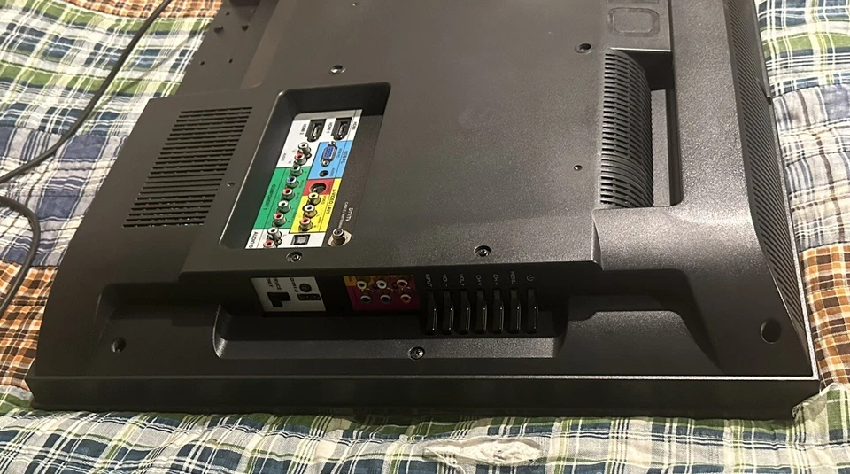 Vizio VL320M 32" 1080i Full HD LCD Television - Image 4 of 4