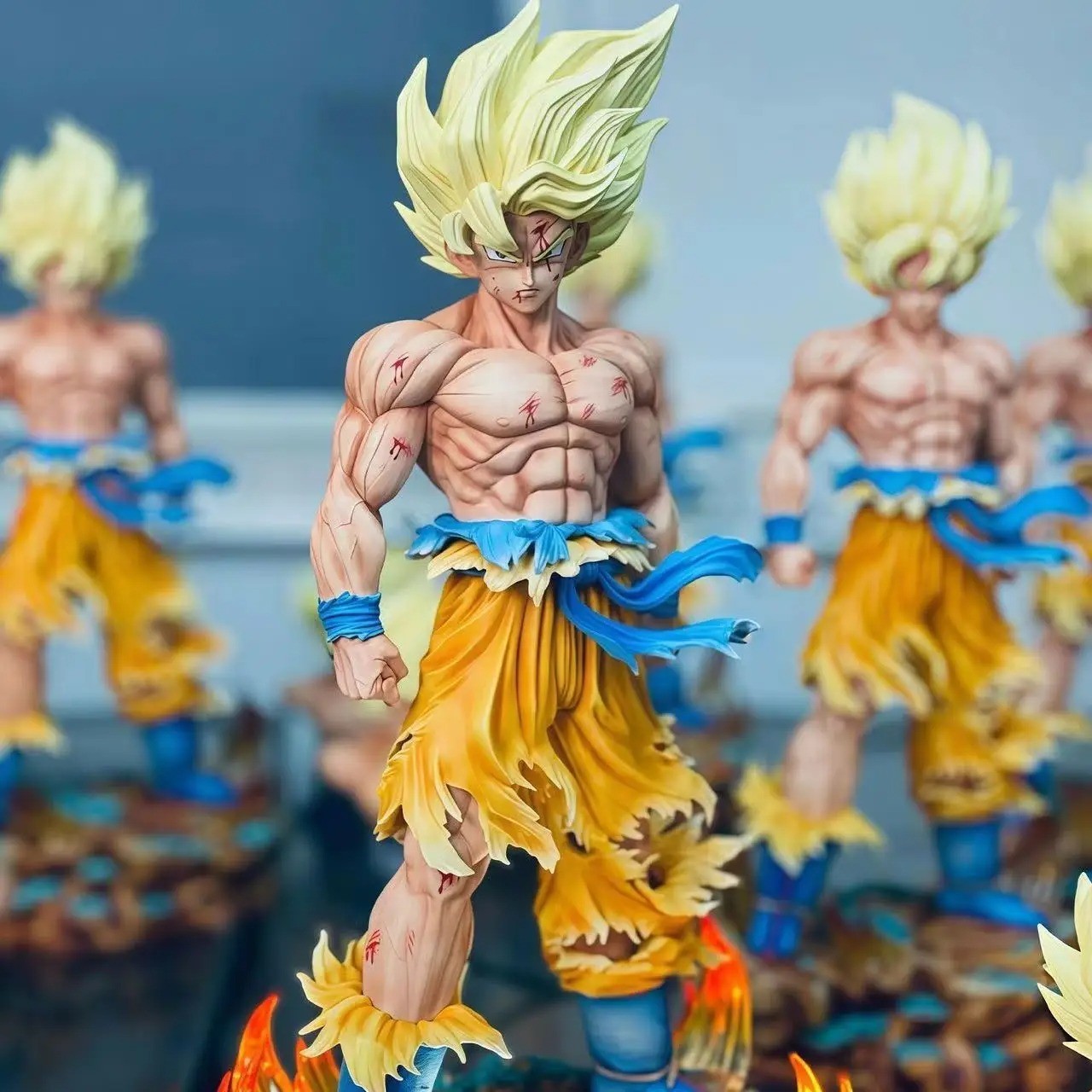 Statue Son Goku DBZ avec aura lumineuse LED pour salon de geek
