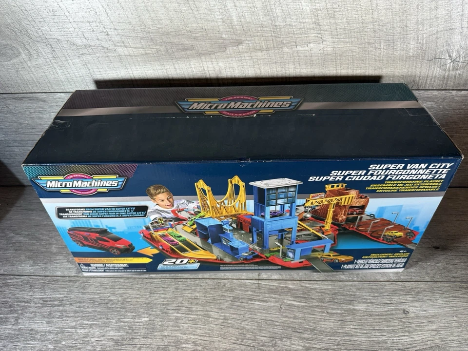 Micro Machines  Super Van City Transforming Playset & 1 Vehicle 2020 - Image 3 of 4