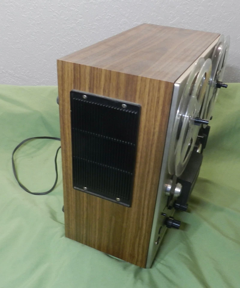 AKAI 1722W Reel to Reel Tape works see video VINTAGE REEL to REEL TAPE RECORDER - Image 2 of 4