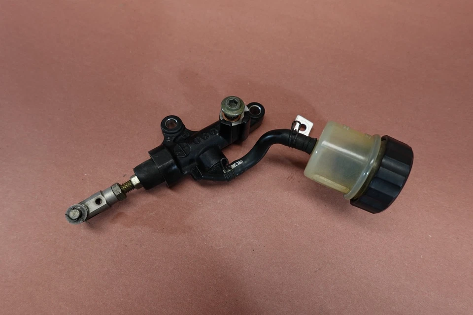 Cilindro maestro de freno trasero Yamaha YZF R1 2004-2006 Foto 4 de 4