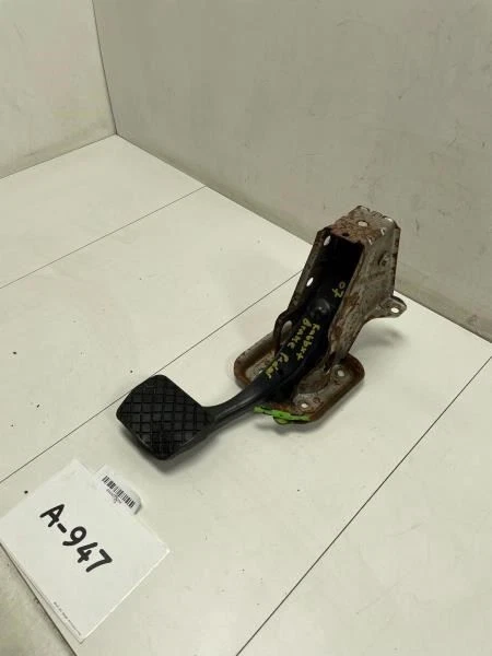 2008 VOLKSWAGEN RABBIT BRAKE PEDAL w/ BRACKET OEM+ - Image 2 of 4