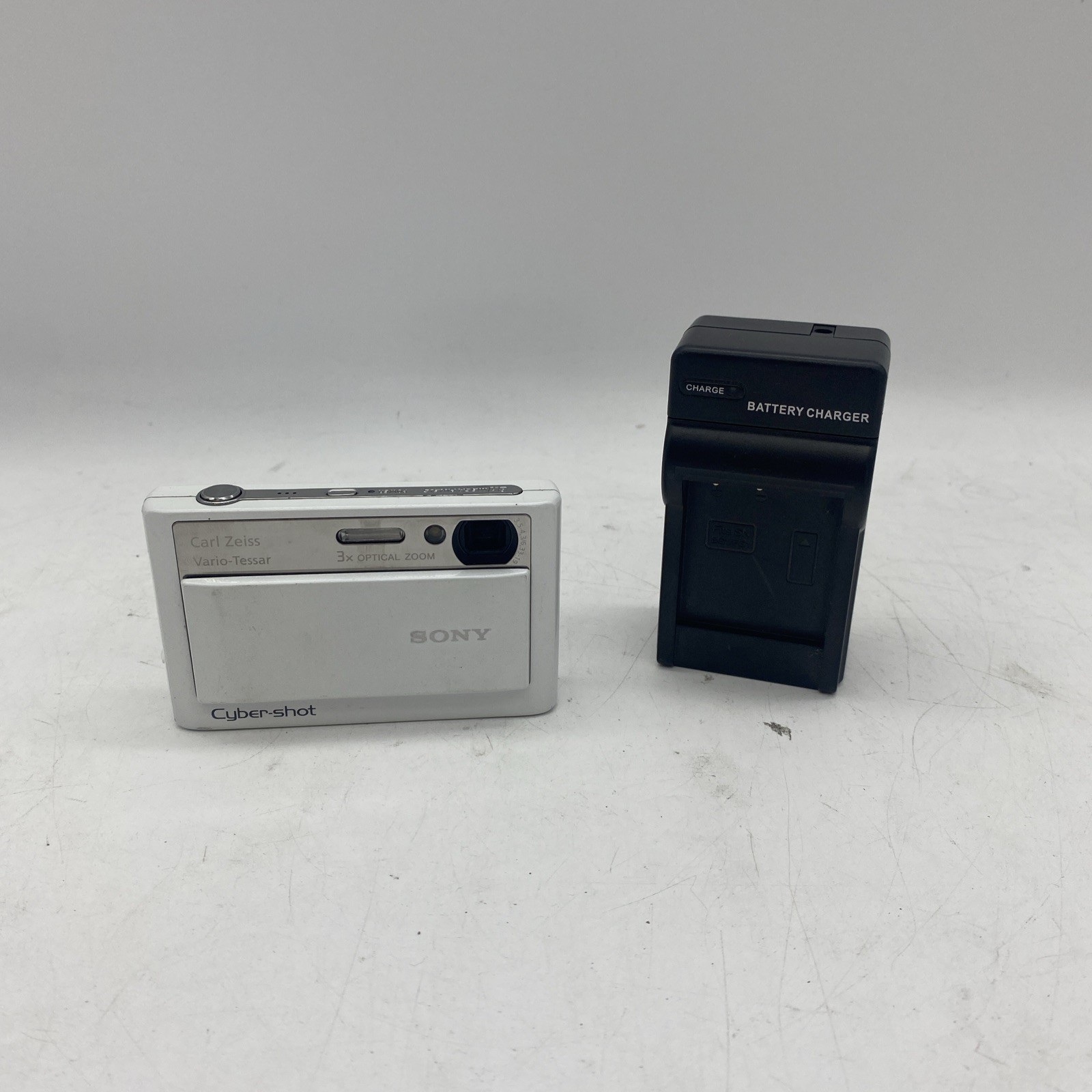 SONY Cyber shot DSC-T20 8.1MP 3x Digital Camera (B13:22)