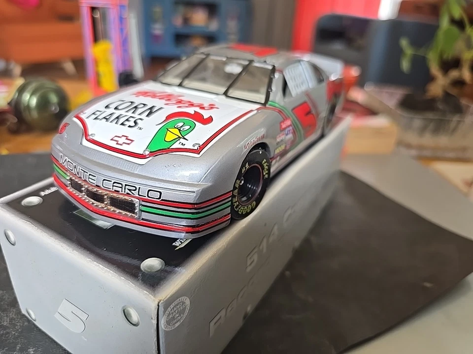 Terry Labonte No5 1996 Kelloggs Ironman Monte Carlo масштаб 1:24 автомобиль RCCA ограниченное издание - Изображение 2 из 4