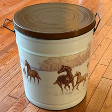 Vintage Utz 120 Oz  Metal Tin Can Barrel with lid Handles Savitt Horses Hanover