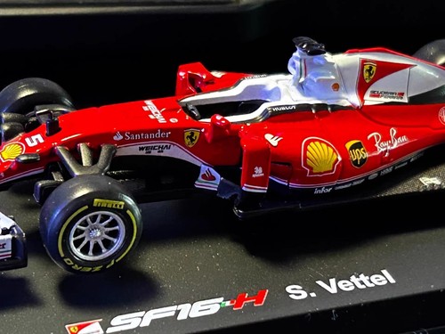 Ferrari SF16-H F1 racing alloy model red 1:43 - Picture 3 of 3