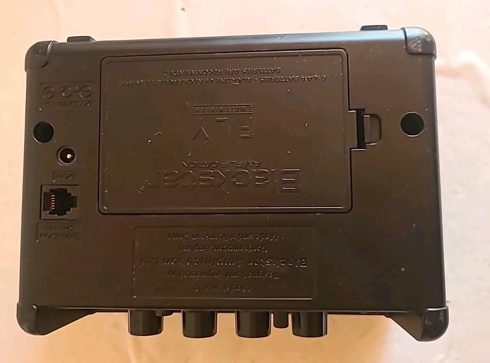 Mini amplificador de guitarra Blackstar Fly 3 portátil 3 vatios 6,5 x 5 x 3,5" toma 6 AA Foto 2 de 4