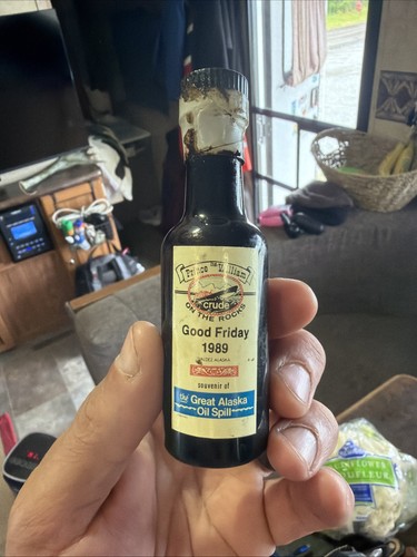 Prince William Crude On The Rocks Alaska Exxon Oil Spill 1989 Souvenir Bottle!!!
