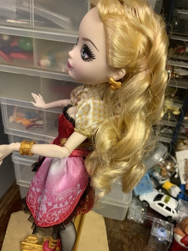 Ever After High Doll 2012 - Picture 8 of 10
