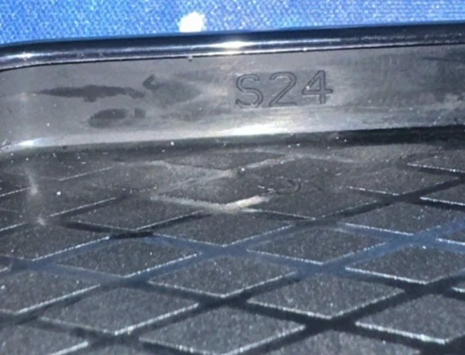 Funda Samsung Galaxy S24 púrpura/lavanda con mini billetera y anillo para el dedo Foto 4 de 4