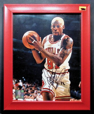 Dennis Rodman Bulls Autographed 8x10 Photo in 9.5x12 Frame w/COA 042525DMT
