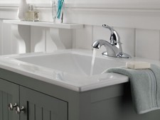 Delta Classic Centerset Bathroom Faucet in Chrome-Certified Refurbished