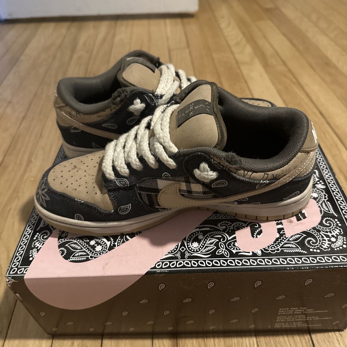 Size 8.5 - Nike Dunk Low Premium QS SB x Travis Scott Cactus Size 8.5 - Nike Dunk Low Premium QS SB x Travis Scott Cactus